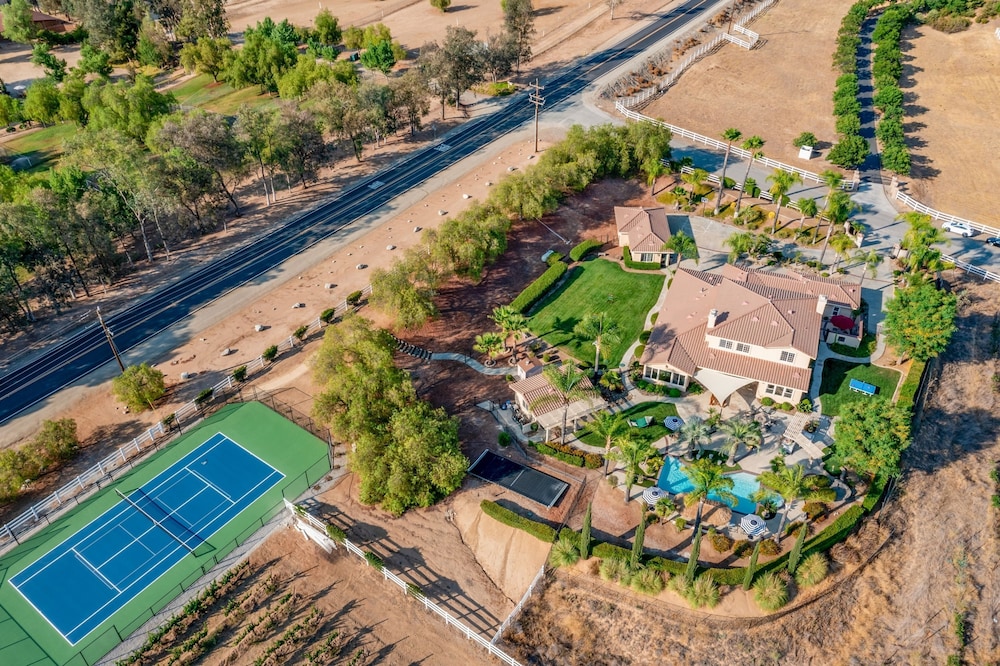 Villa photo 1