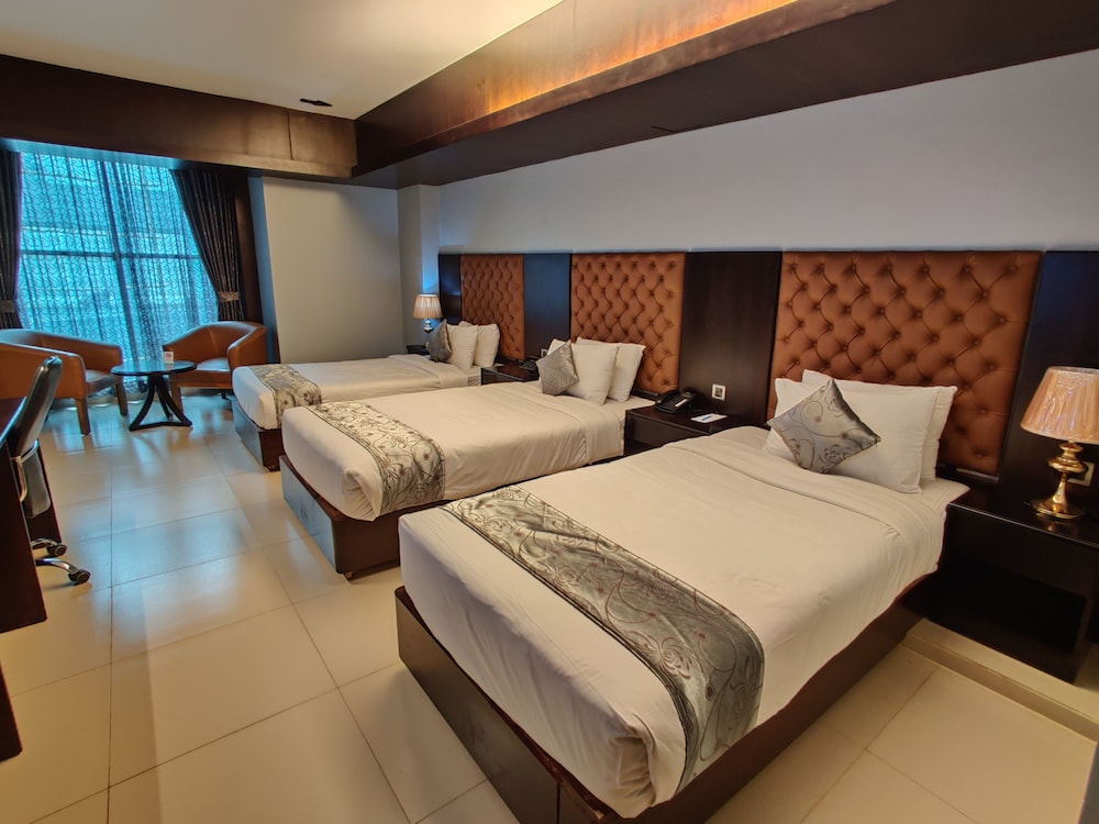 Deluxe Triple Room, 3 Twin Beds photo 1