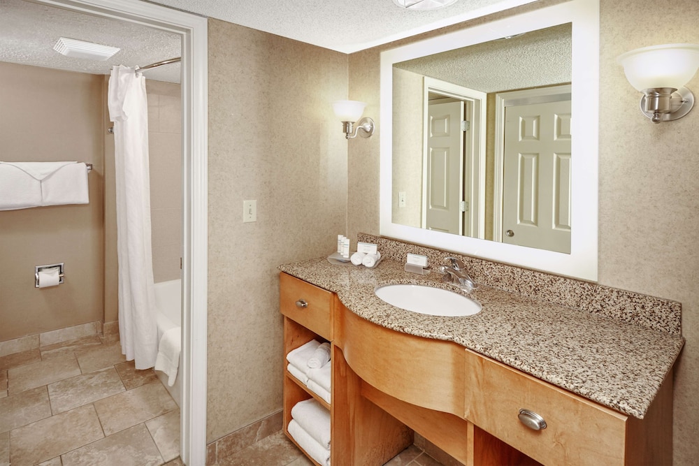 Suite, 2 Bedrooms, Non Smoking (1 King Bed, 1 Double Bed, 1 Sofa Bed) - Photo 4