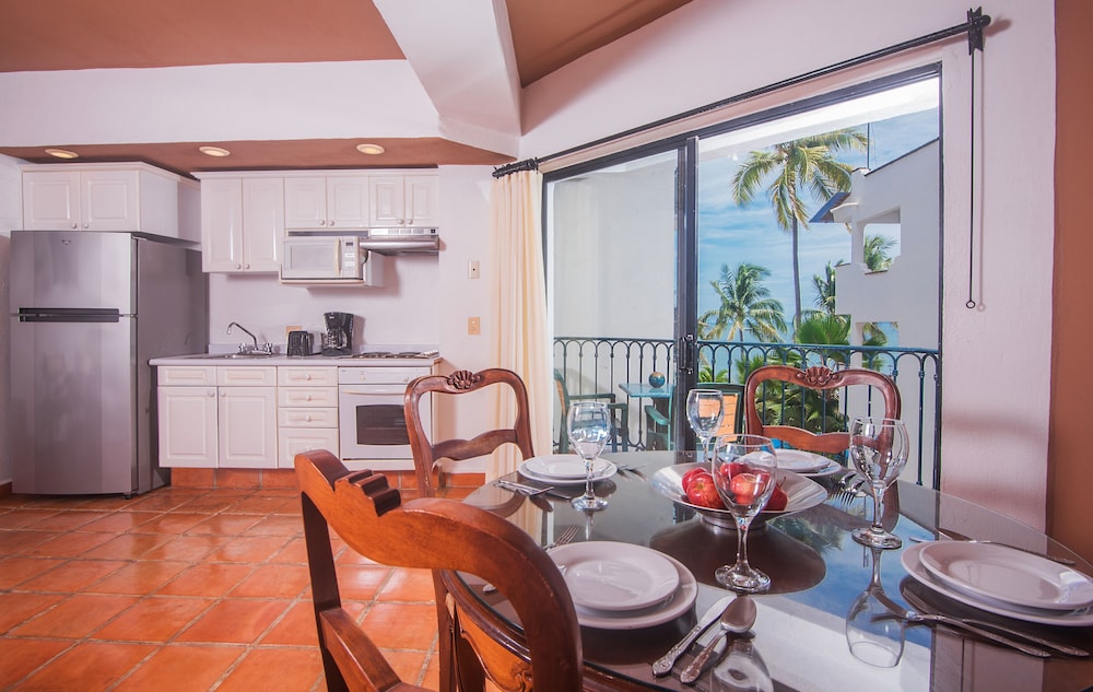 Signature Condo, 1 Bedroom, Balcony, Partial Ocean View