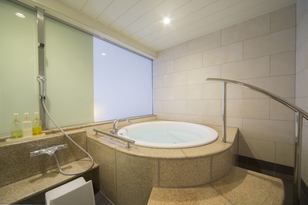 Premium Quadruple Room (Room 807) photo 3