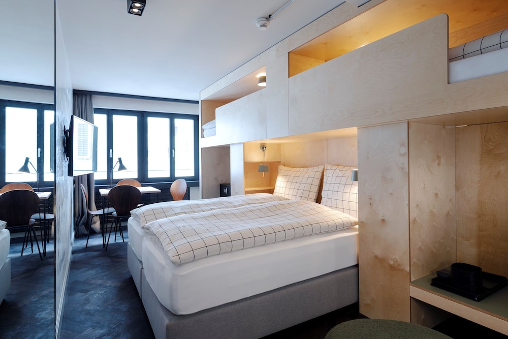 4-bed Room - Photo 1