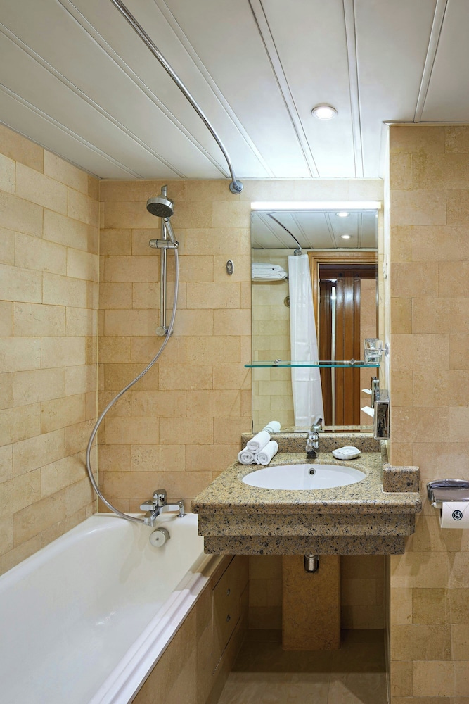Room, 2 Twin Beds, Smoking, City View (Balcony) - Photo 2