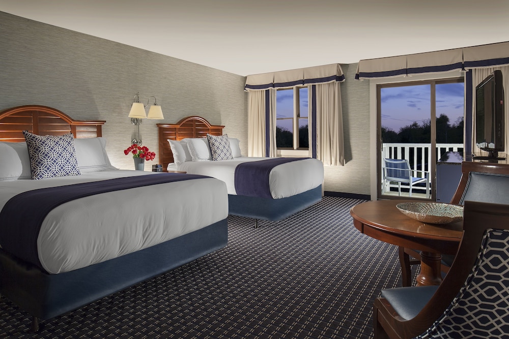 Traditional Room, 2 Queen Beds - Photo 1