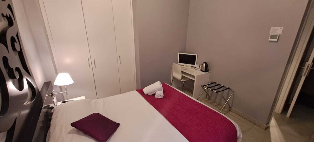 Classic Double Room, Ensuite photo 3