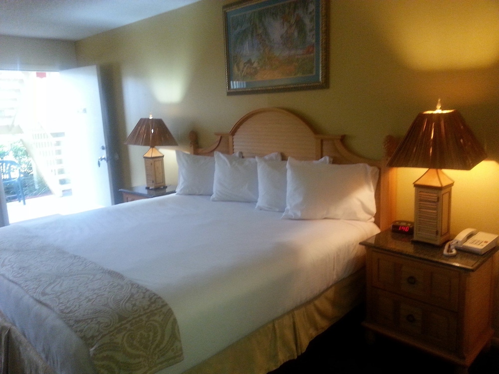 Deluxe Room, 1 King Bed, Balcony photo 1