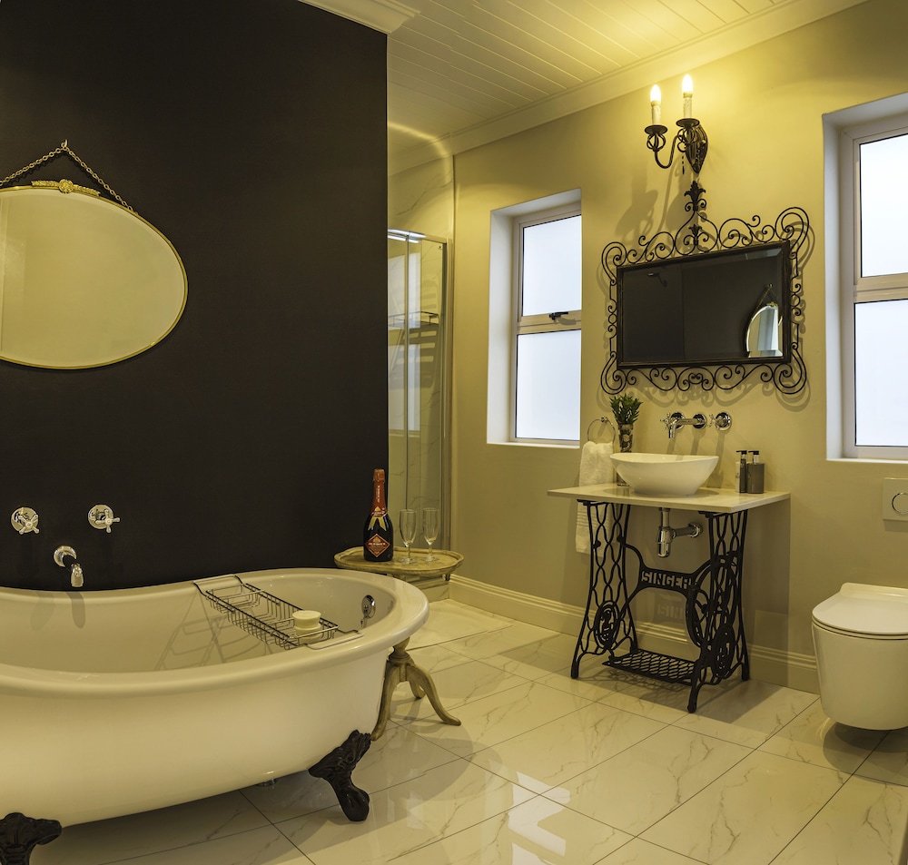 Comfort Room, 1 Bedroom (Calla Lily Suite) photo 2