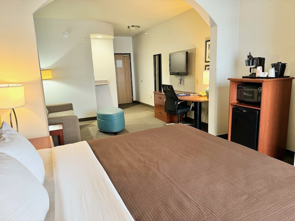 Basic Room, 1 King Bed - Photo 1