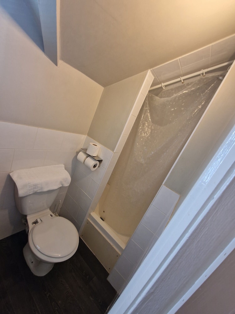 Basic Single Room photo 3