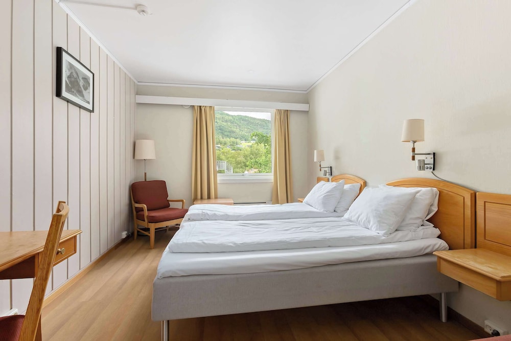 Standard Room, 1 Double Bed, Non Smoking - Photo 2