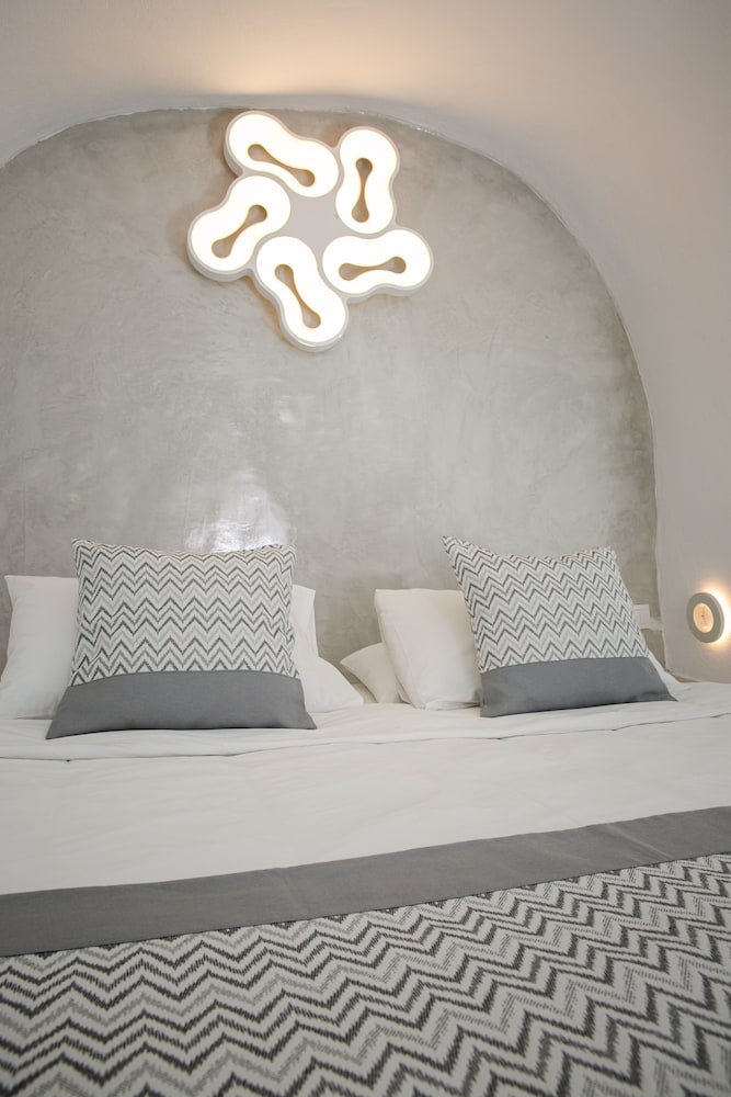 Cave Suite with Sunset View