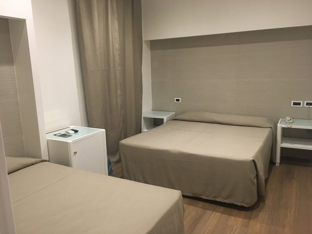 Standard Triple Room photo 3
