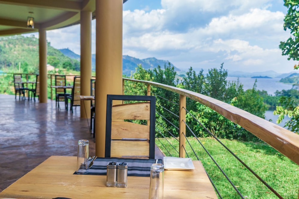 Luxury Double or Twin Room, Balcony, Lake View photo 2