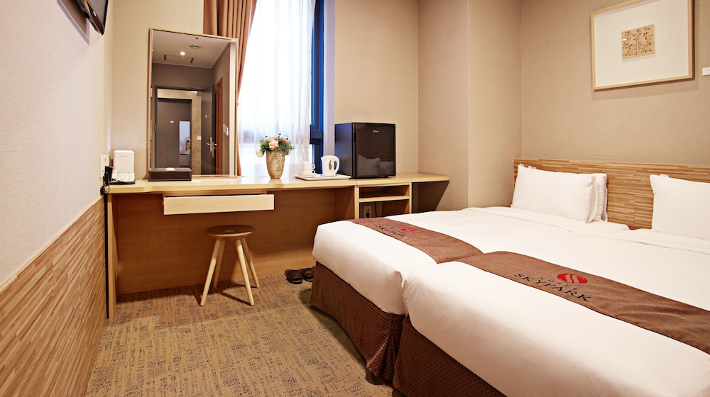 Standard Twin Room - Photo 1