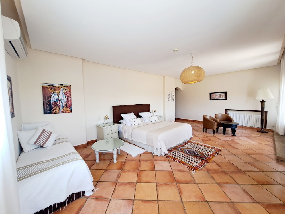 Luxury Suite, Jetted Tub (Nekor)