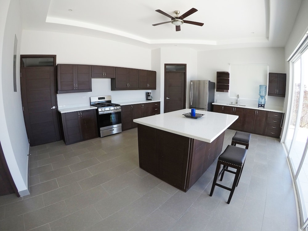 Luxury House photo 2