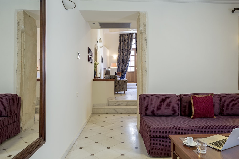 Honeymoon Suite photo 2