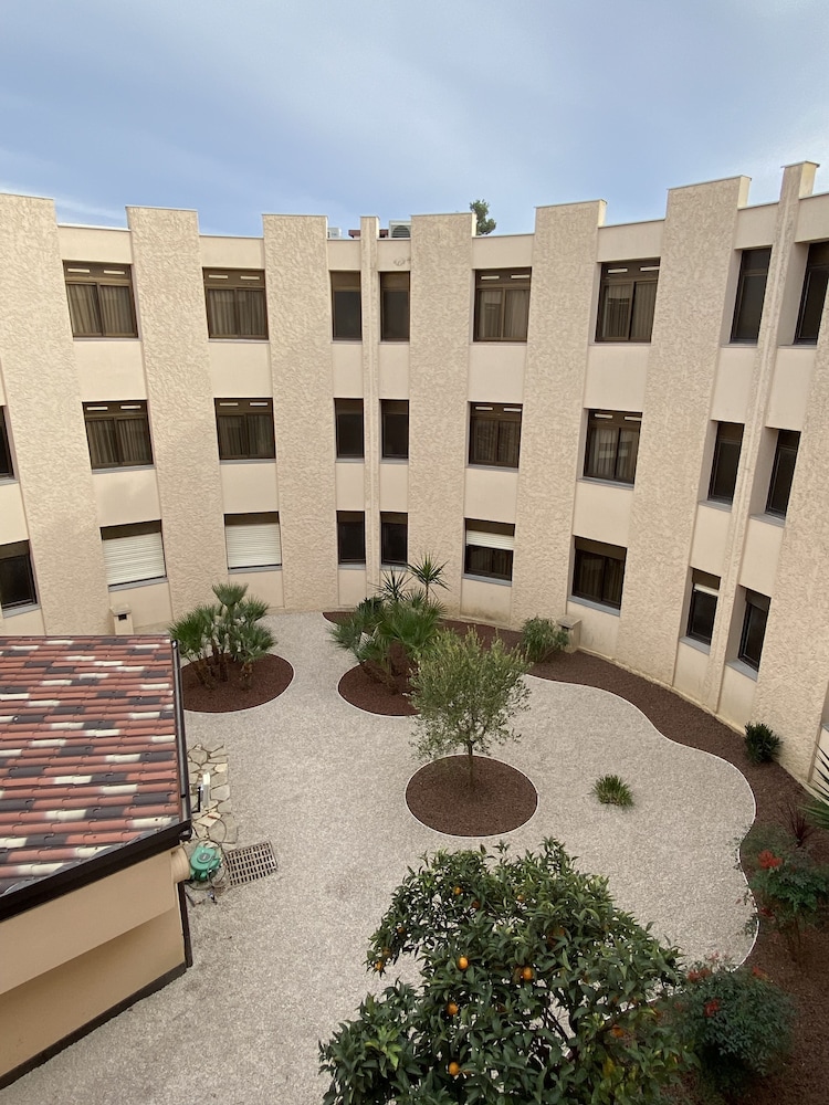 Standard Double Room, Courtyard Area - Photo 4