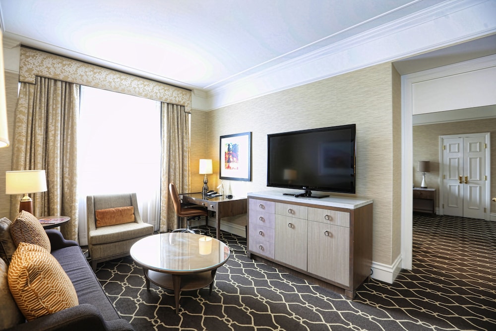 Junior Suite, 1 King Bed, Non Smoking - Photo 4