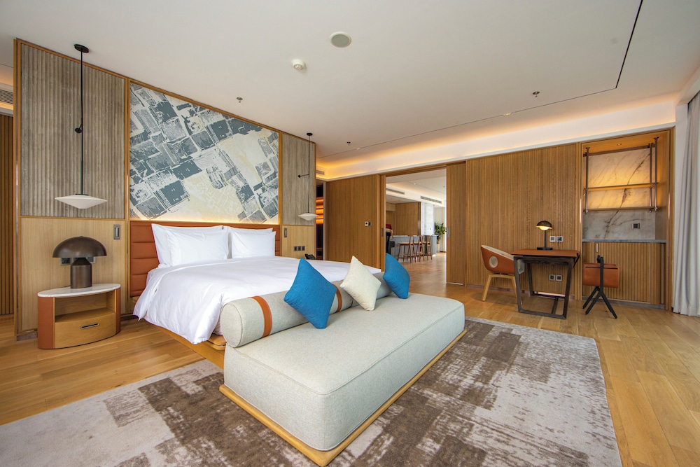 Suite, Sea View