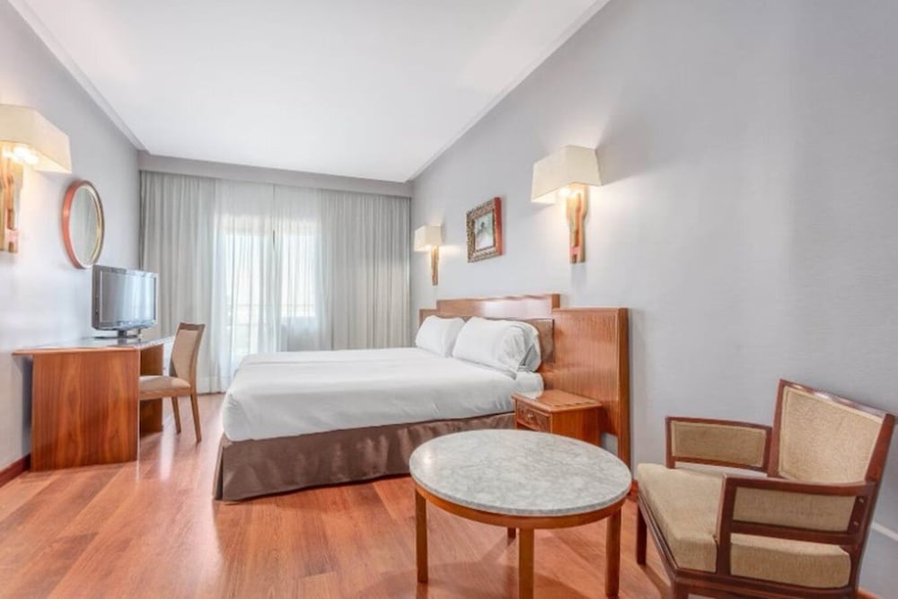 Twin Room (1 pax)