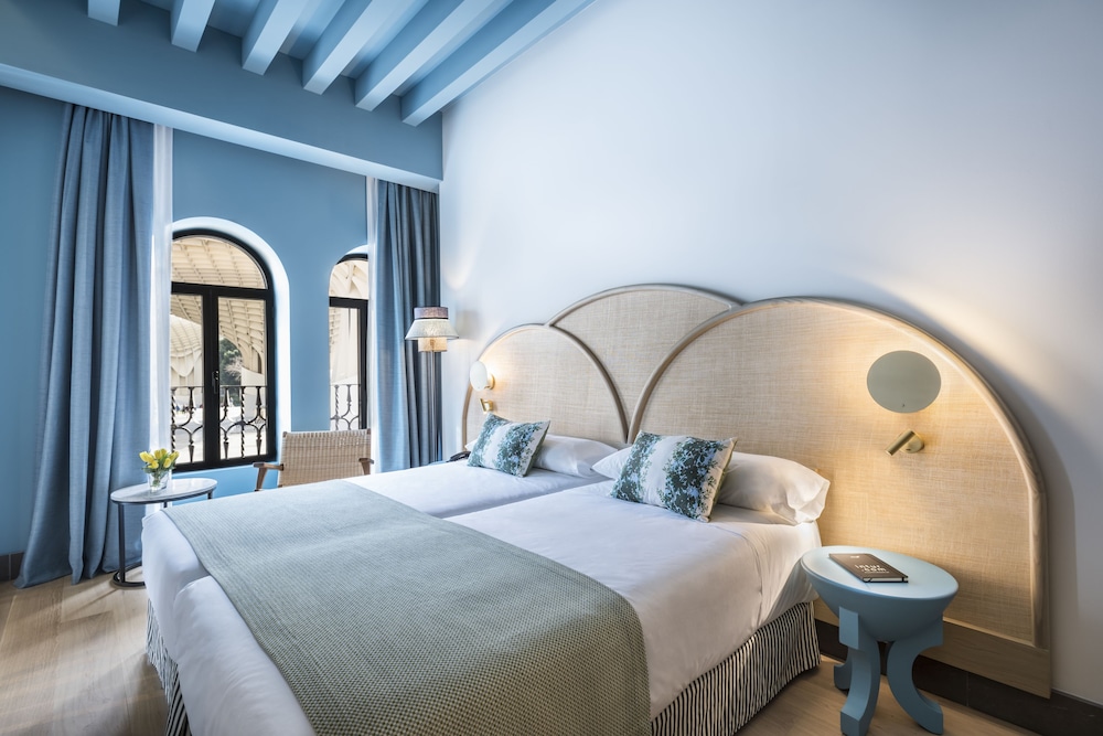 Deluxe Double or Twin Room, City View - Photo 2