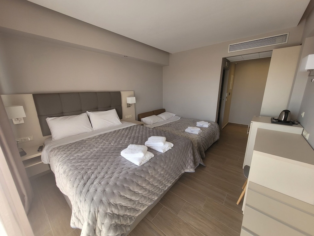 Deluxe Quadruple Room