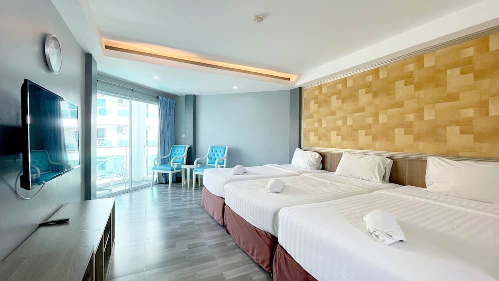 Deluxe Triple Room, Pool View - Photo 5
