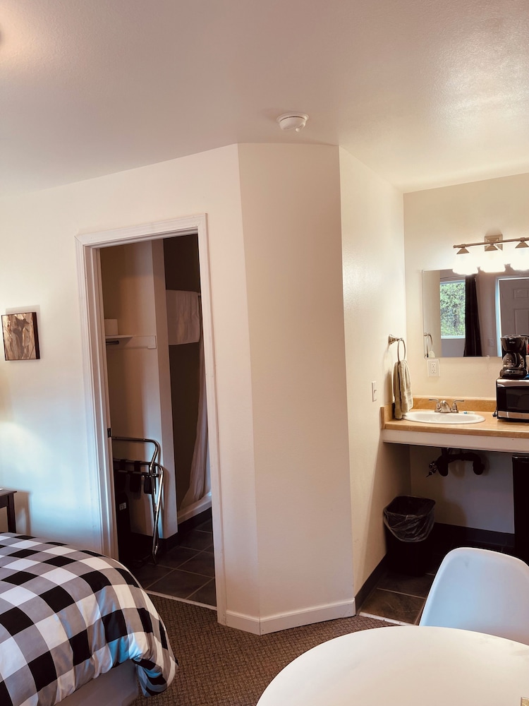 Basic Single Room