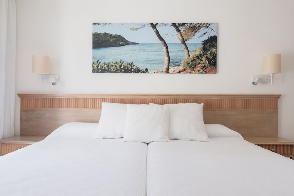 Double Room, Partial Sea View thumbnail 5