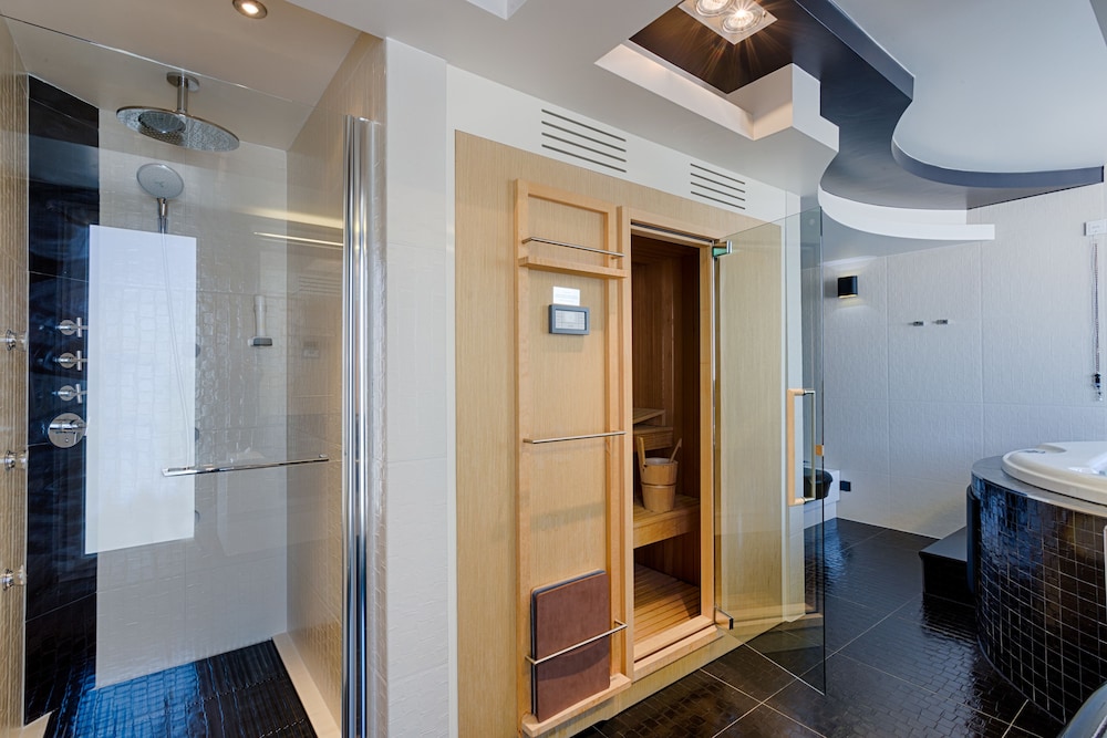 Luxury Suite, 1 King Bed, Sauna, Sea View photo 2