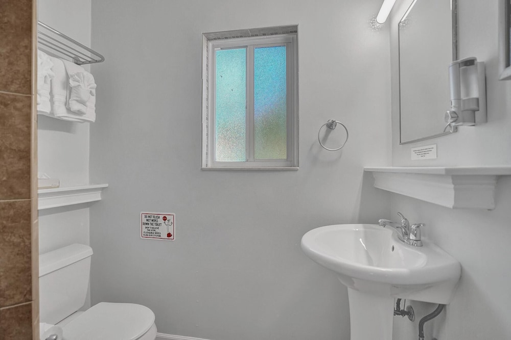 Standard Single Room, Men only, Pool View photo 2