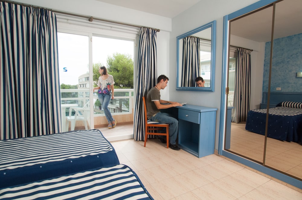 Standard Room (2 Adults + 2 Children) - Photo 2
