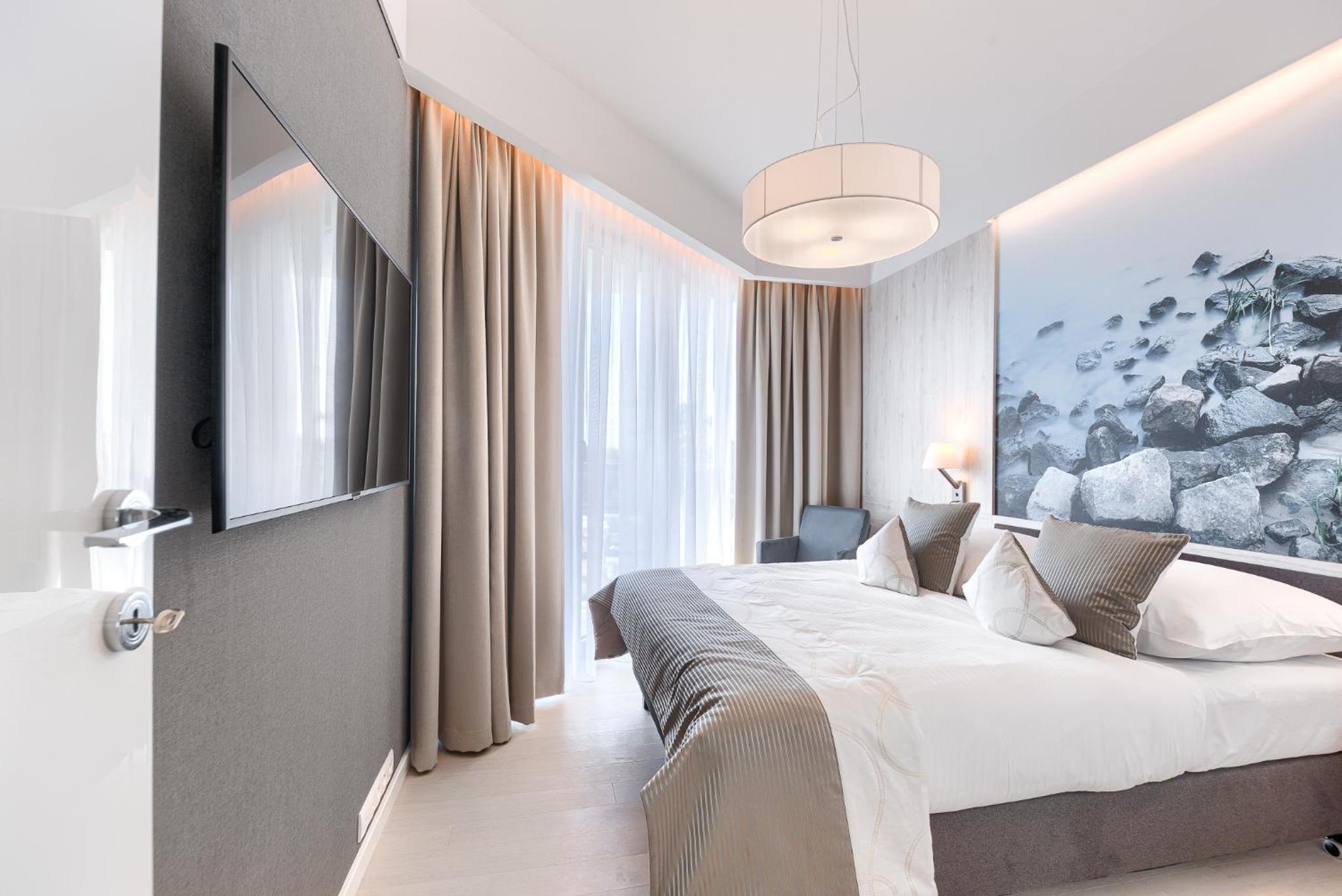 One-Bedroom Deluxe Apartment with Sea View 411C photo 2