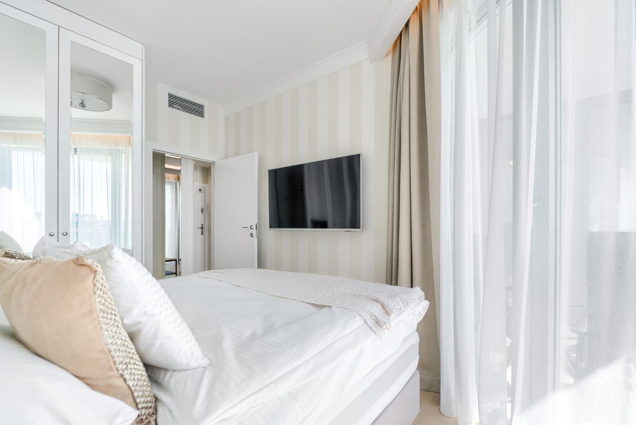 One-Bedroom Deluxe Apartment with Sea View 412C photo 2