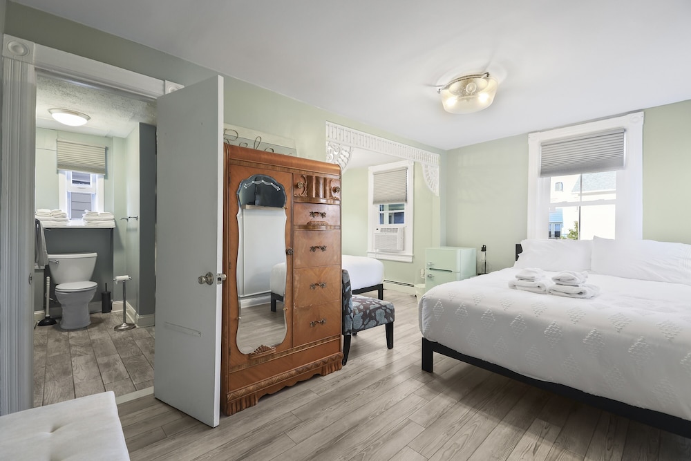 Standard Quadruple Room, Ensuite (Beach Garden Room) photo 3