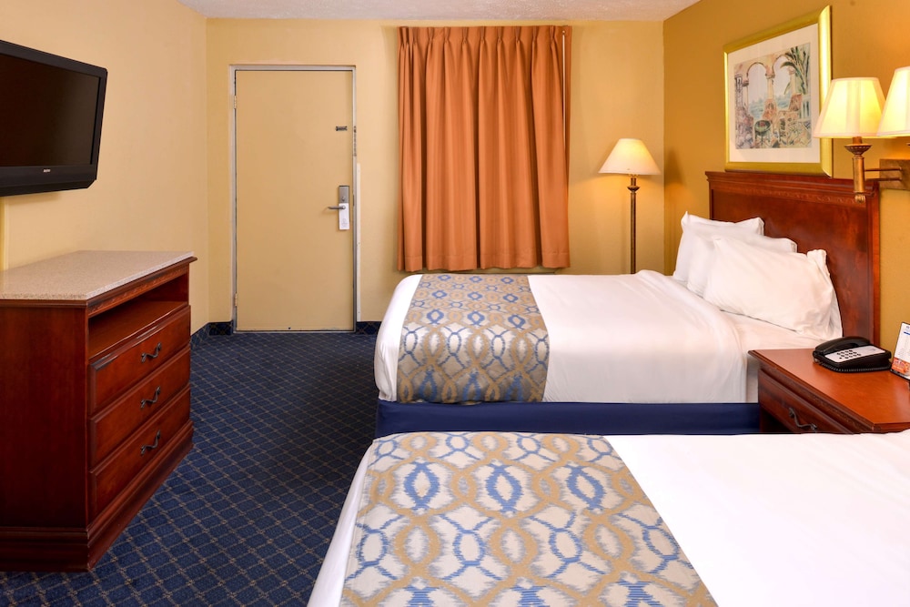 Room, 2 Double Beds, Non Smoking - Photo 1