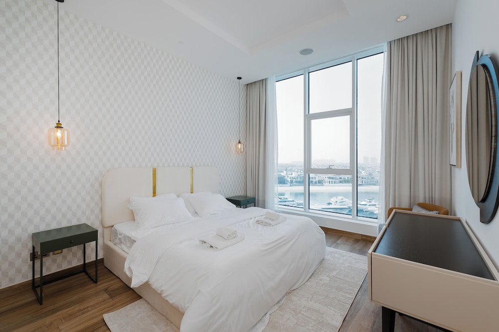Grand Apartment, 3 Bedrooms, Harbor View photo 2
