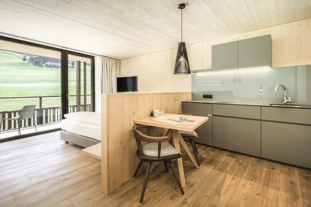 Studio, 1 Queen Bed, Non Smoking, Garden View