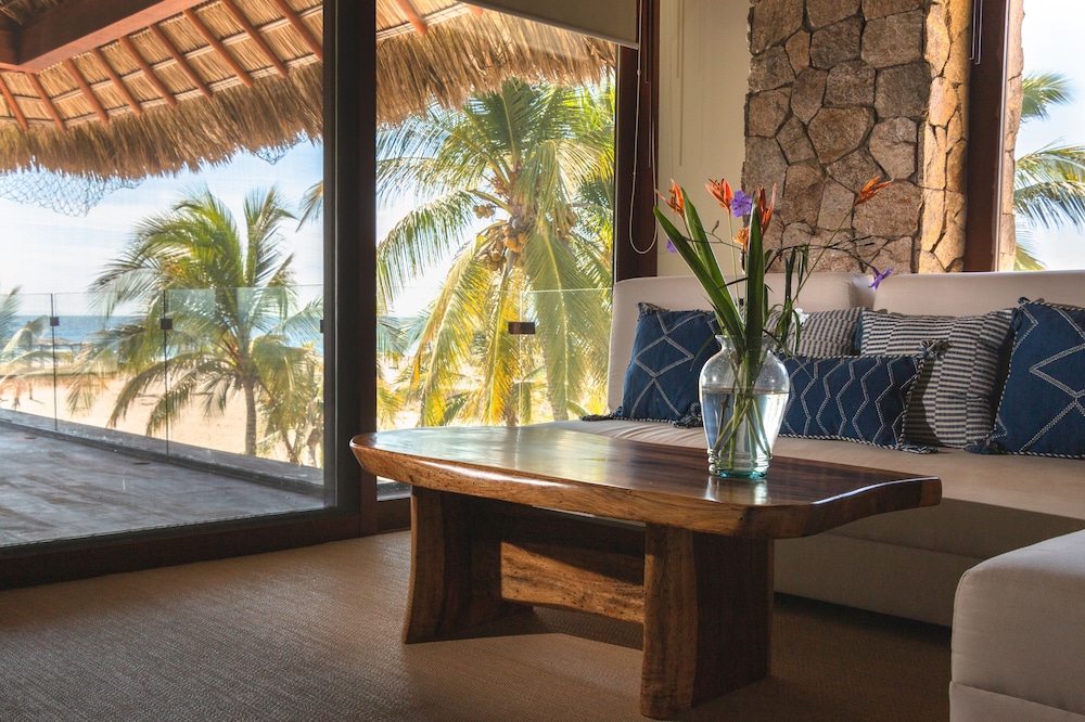 Luxury Room, 3 Bedrooms, Balcony, Ocean View photo 2