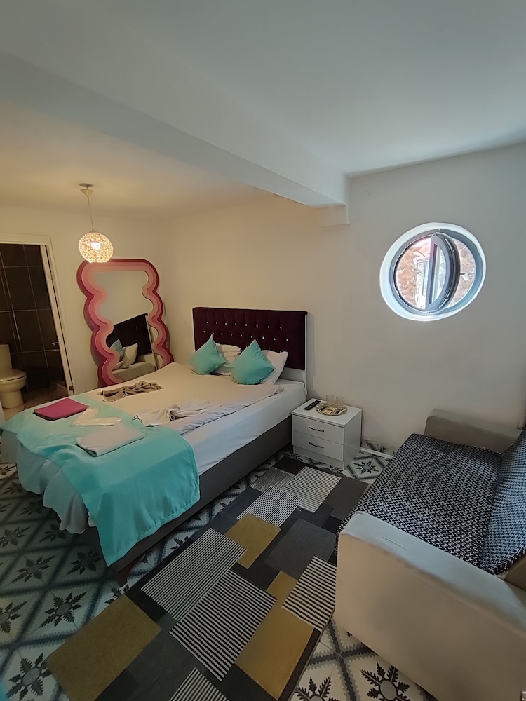 Economy Double Room, 1 Queen Bed photo 1