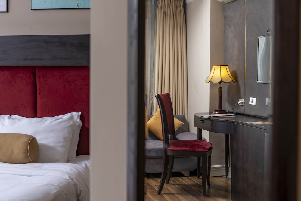 Family Quadruple Room, Bathtub, City View photo 3