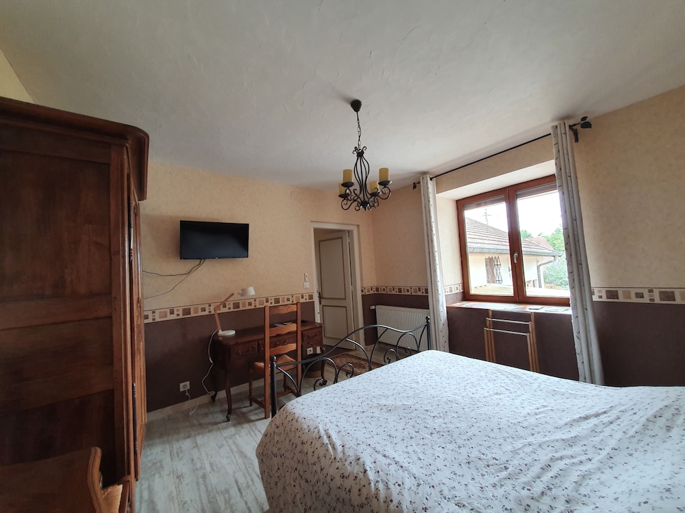 Superior Triple Room, Shared Bathroom, Park View (Marron) photo 3