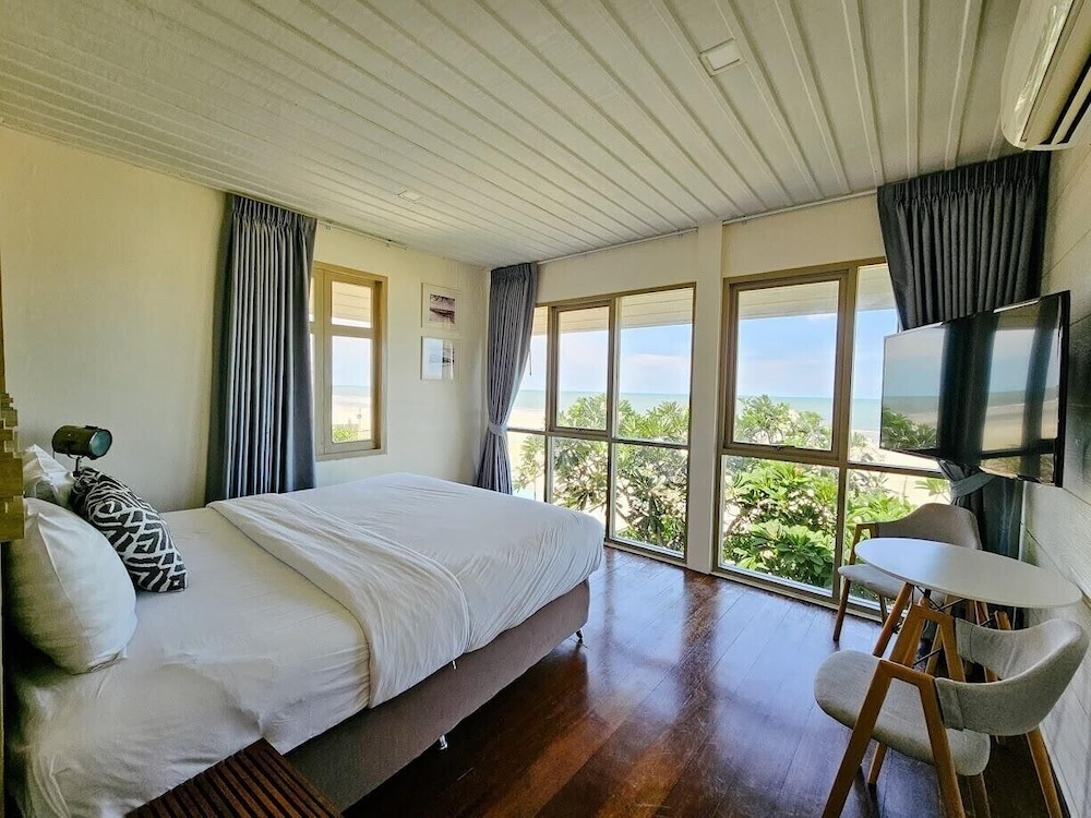Deluxe Double Room Beach View photo 3