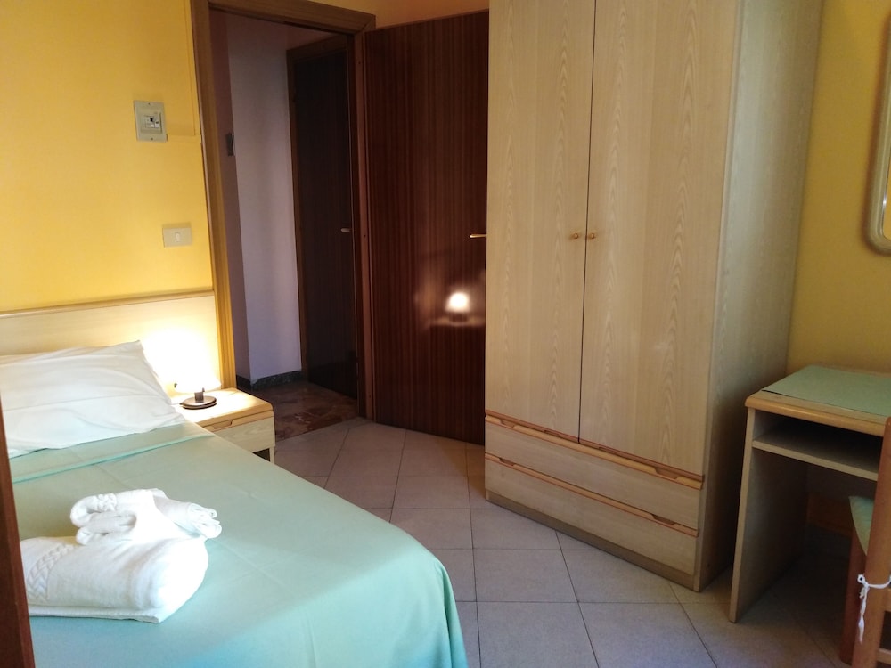 Single Room photo 2