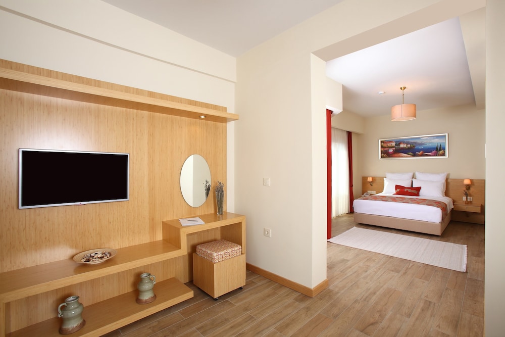 Deluxe Double Room, 1 Queen Bed, Sea View photo 1
