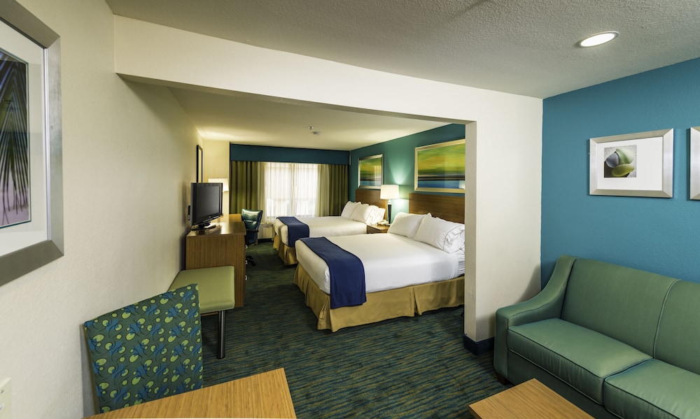 Suite, 2 Queen Beds photo 1