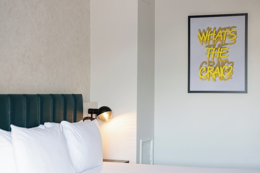 Standard Room 2 Double Beds thumbnail 6