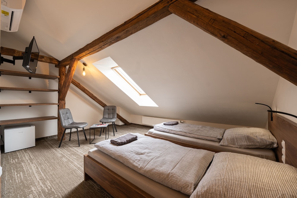Basic Twin Room (6)