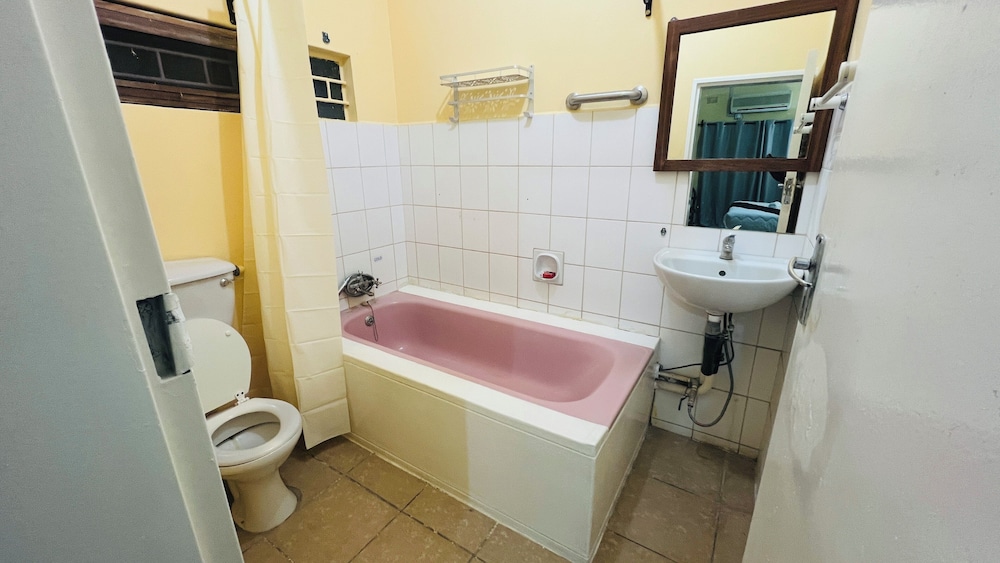 Deluxe Double Room Single Use, Garden View photo 3
